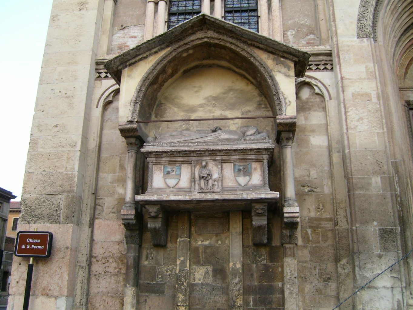 Aventino%20Fracastoro%27s%20tomb%2C%20San%20Fermo%20Church%2C%20Verona.JPG